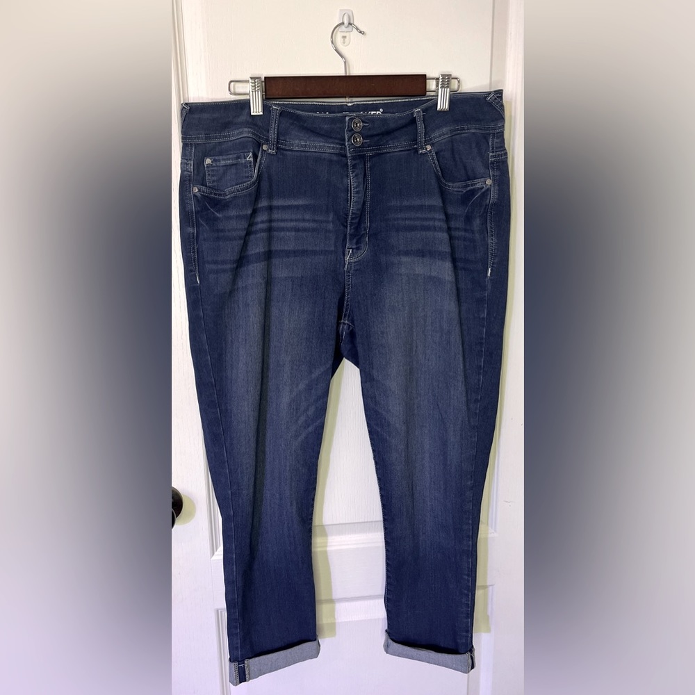 Wallflower Denim Capris Ultra Fit, Size 18